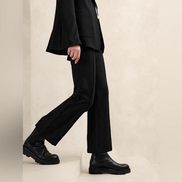 NWT! Banana Republic Black Crop Flare Everywhere Ponte Pant - Multiple🤎 - Picture 5 of 12
